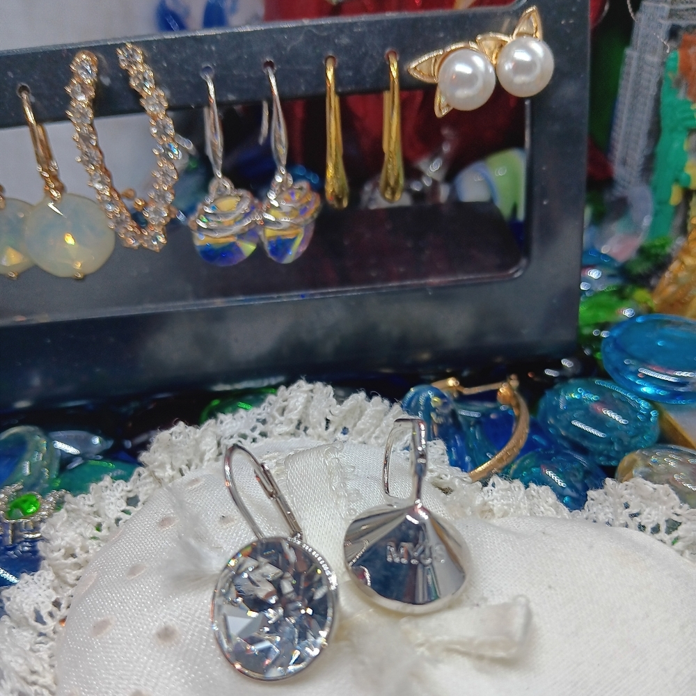 Beautiful 10kt MYJS Drop Earrings